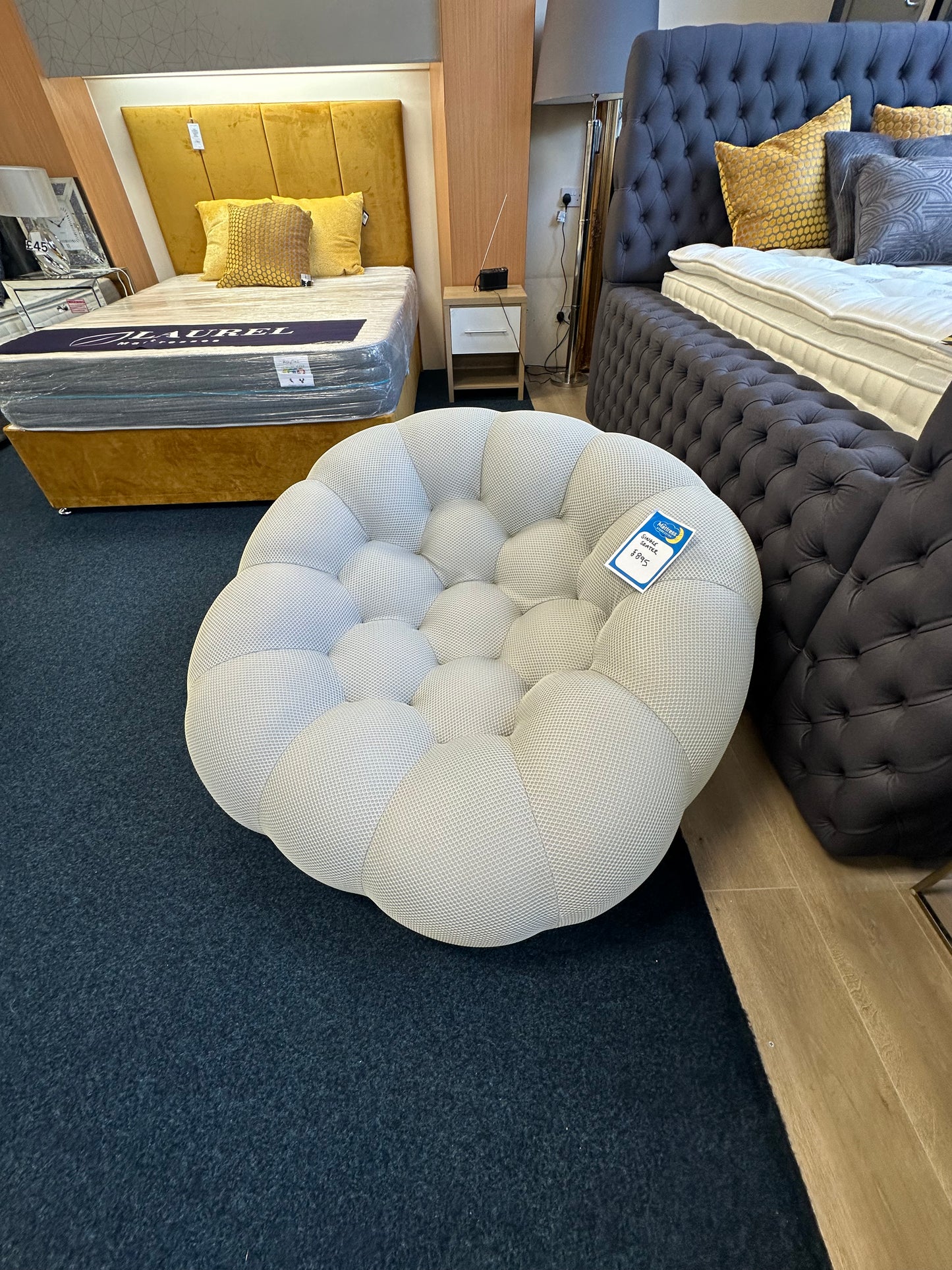 1 seater - bubble sofa chair white designer - x display only - Alloa