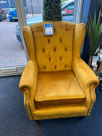 X display Chesterfield Mustard arm chair - 77cmx100cm