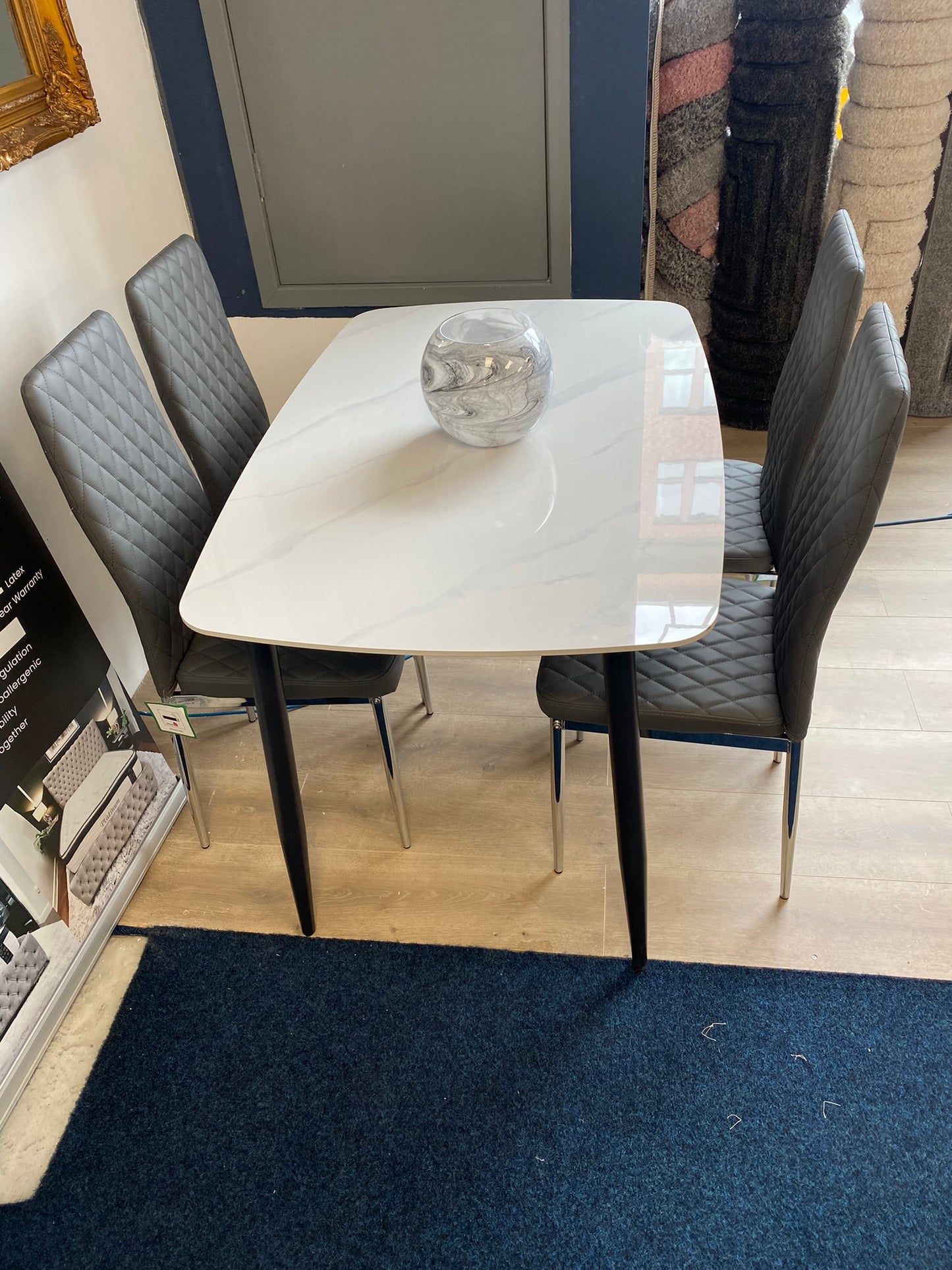 Gloss Marble-Effect Dining Table with 4 Quilted Chairs