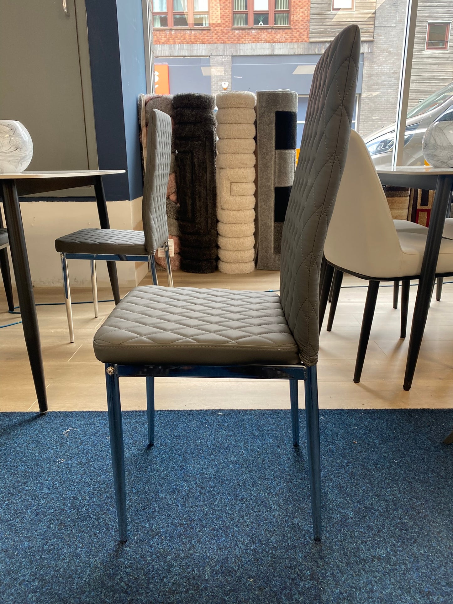 Gloss Marble-Effect Dining Table with 4 Quilted Chairs